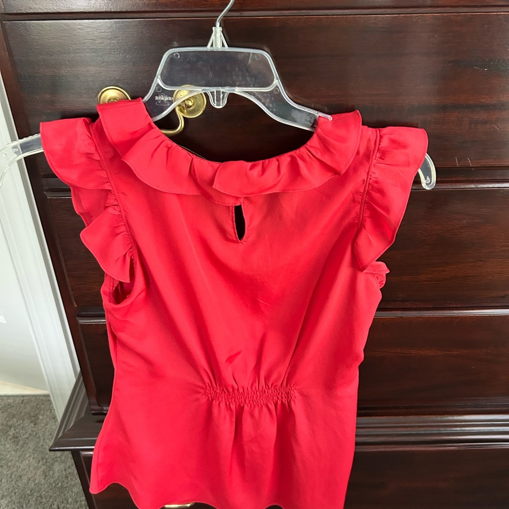 Beautiful Simple Ruffled Top - Picture 5 of 6